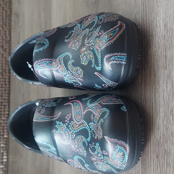 Crocs Neira pro II graphic paisley print clog - Picture 6 of 9